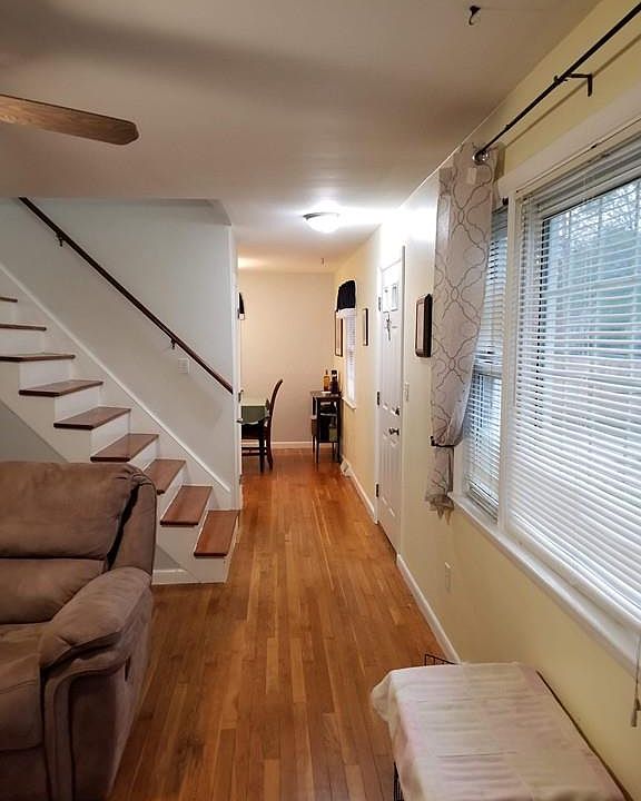 2nd image of 52 Richardson St