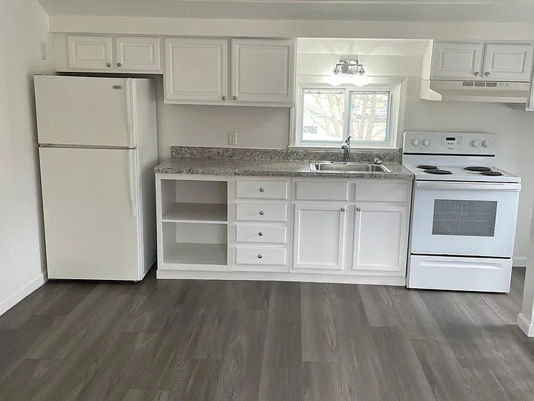 10 Willow St #C — Photo 1