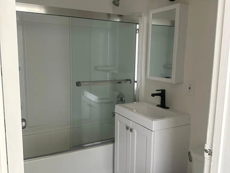 1125 Washington St #4 — Photo 5