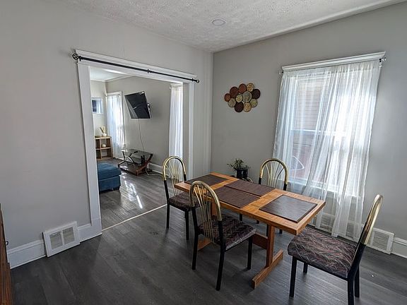 3rd image of 10413-10415 Bernard Ave