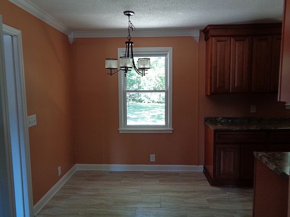 125 Laurel Lane kitchen nook