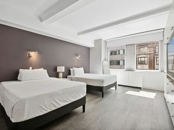 111 East 56th Street image 2 of 4