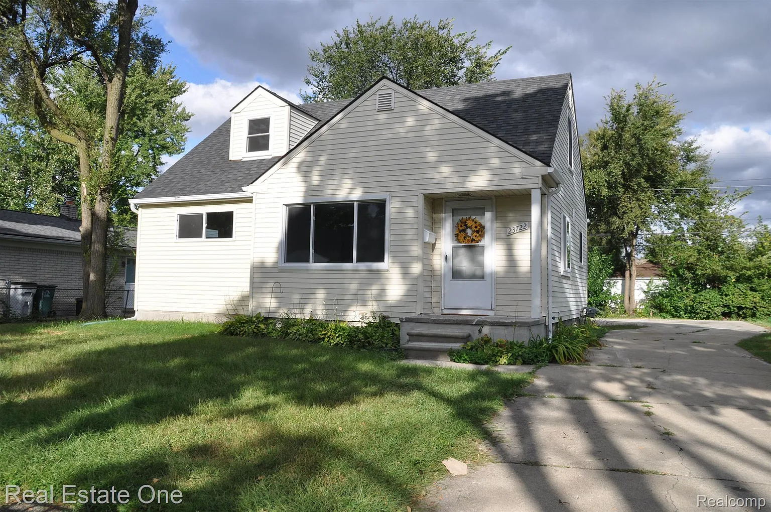 23722 Tawas Ave photo 1