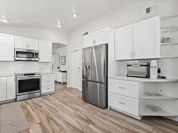 3rd image of 4301 E Rosemonte Dr