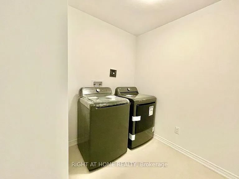 67 Milady Cres — Photo 14