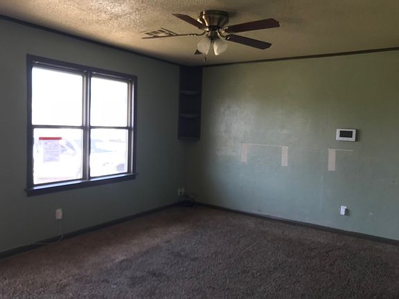 3rd image of 1826 E Cedar Ave