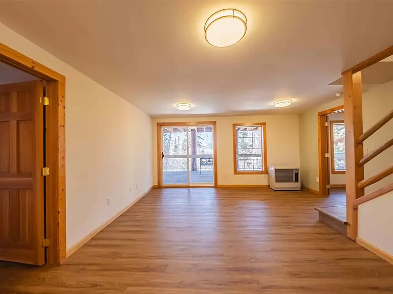 34087 Warren Ln — Photo 11