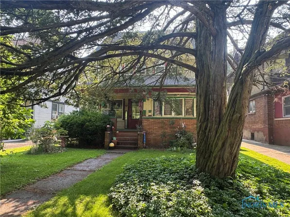 2712 Robinwood Ave, Toledo, OH 43610