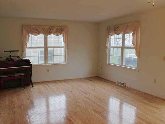 4th image of 4073 Buttonwood Dr
