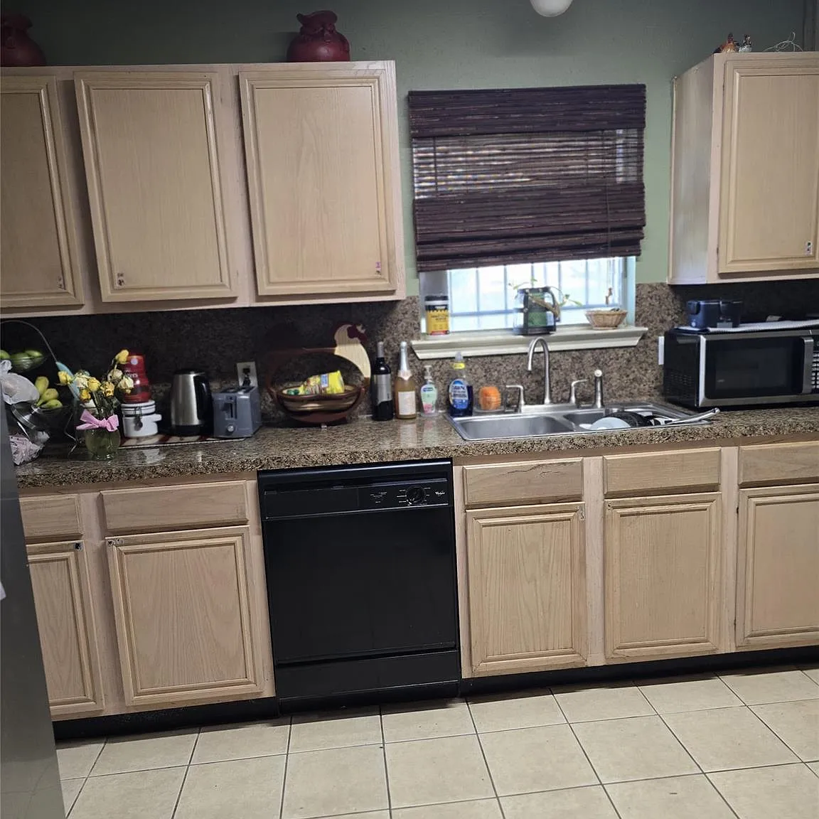 3 bed, 2.5 bath, 2046 sqft, $1,900 — Photo 2