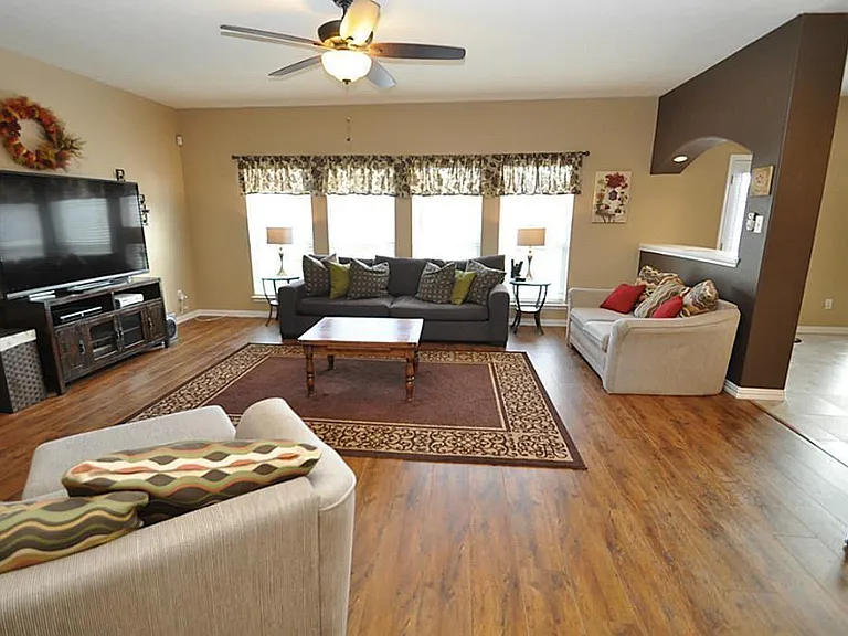 2931 Silver Landing Ln — Photo 21