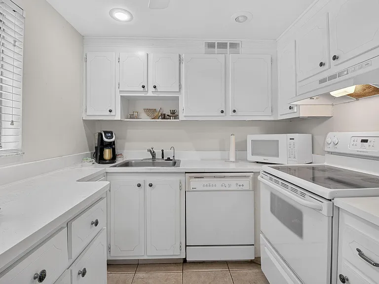 65 Saxony Cir #65-B — Photo 14
