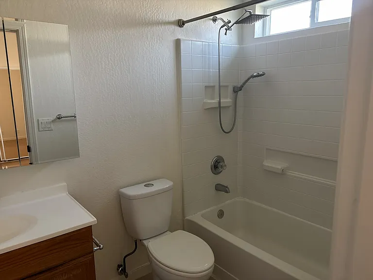 330 Capitol St #C — Photo 34
