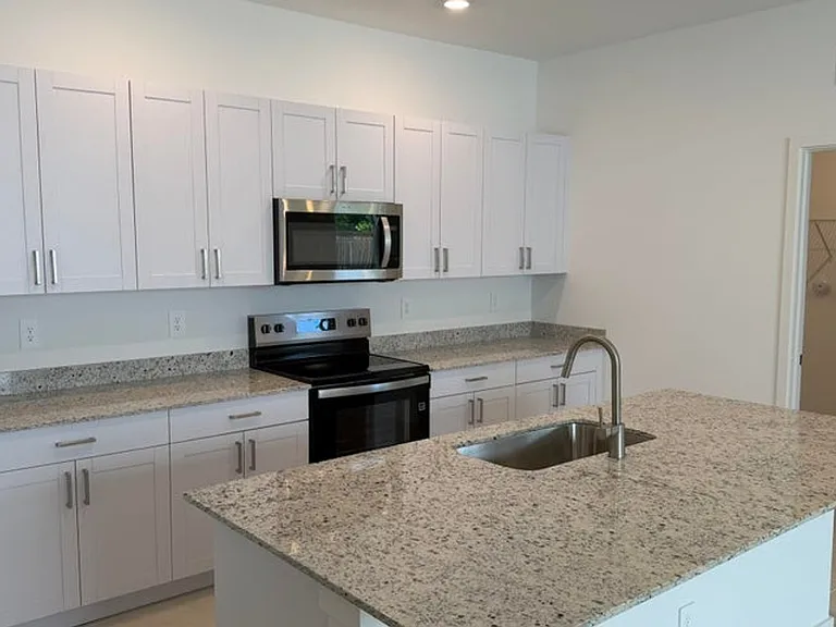 1872 NW 6th Ct — Photo 1