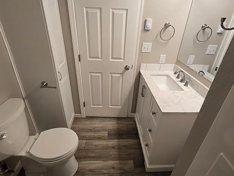 Catalina Apartments — Photo 13