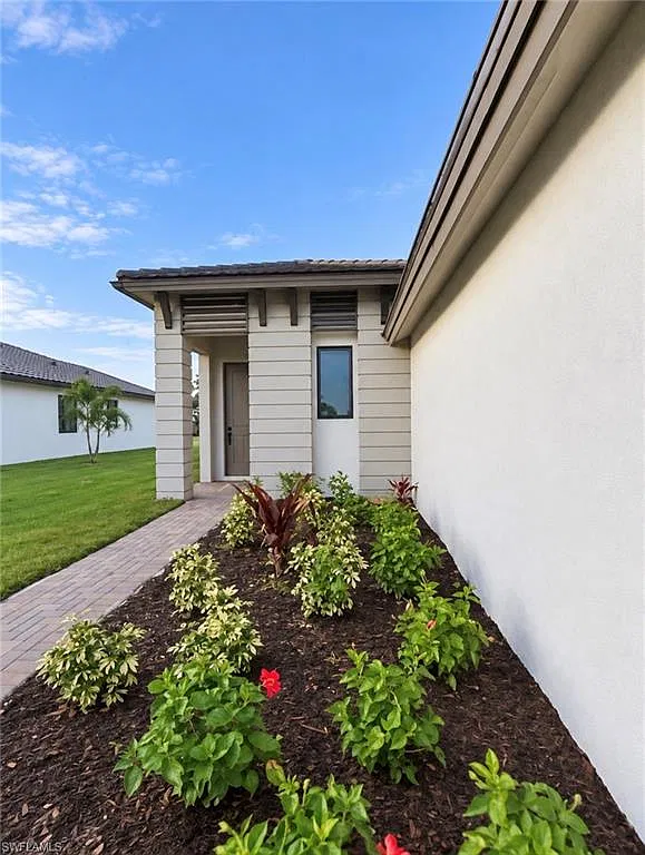 3 bed, 2.5 bath, 1726 sqft, $2,300 — Photo 2