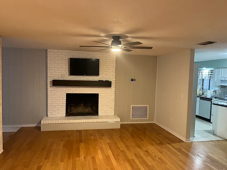109 Suffolk Ct — Photo 5