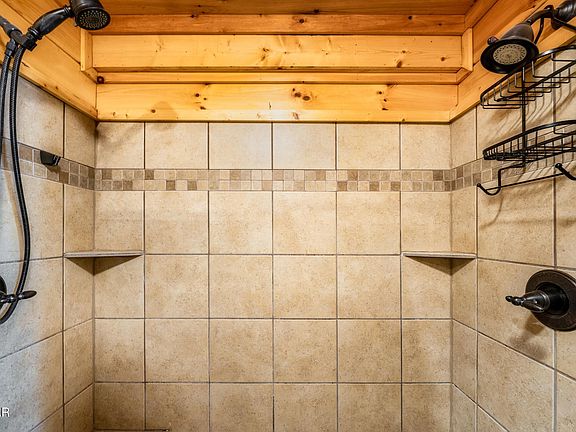 27th image of 1008 Walini Way