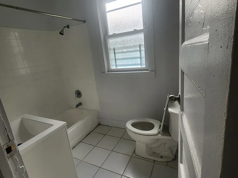 310-312 Union Ave #1L — Photo 2