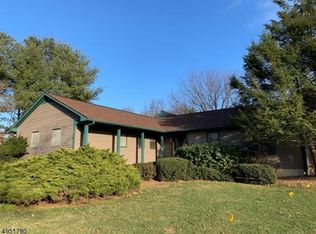 22 John Dr, Annandale, NJ 08801