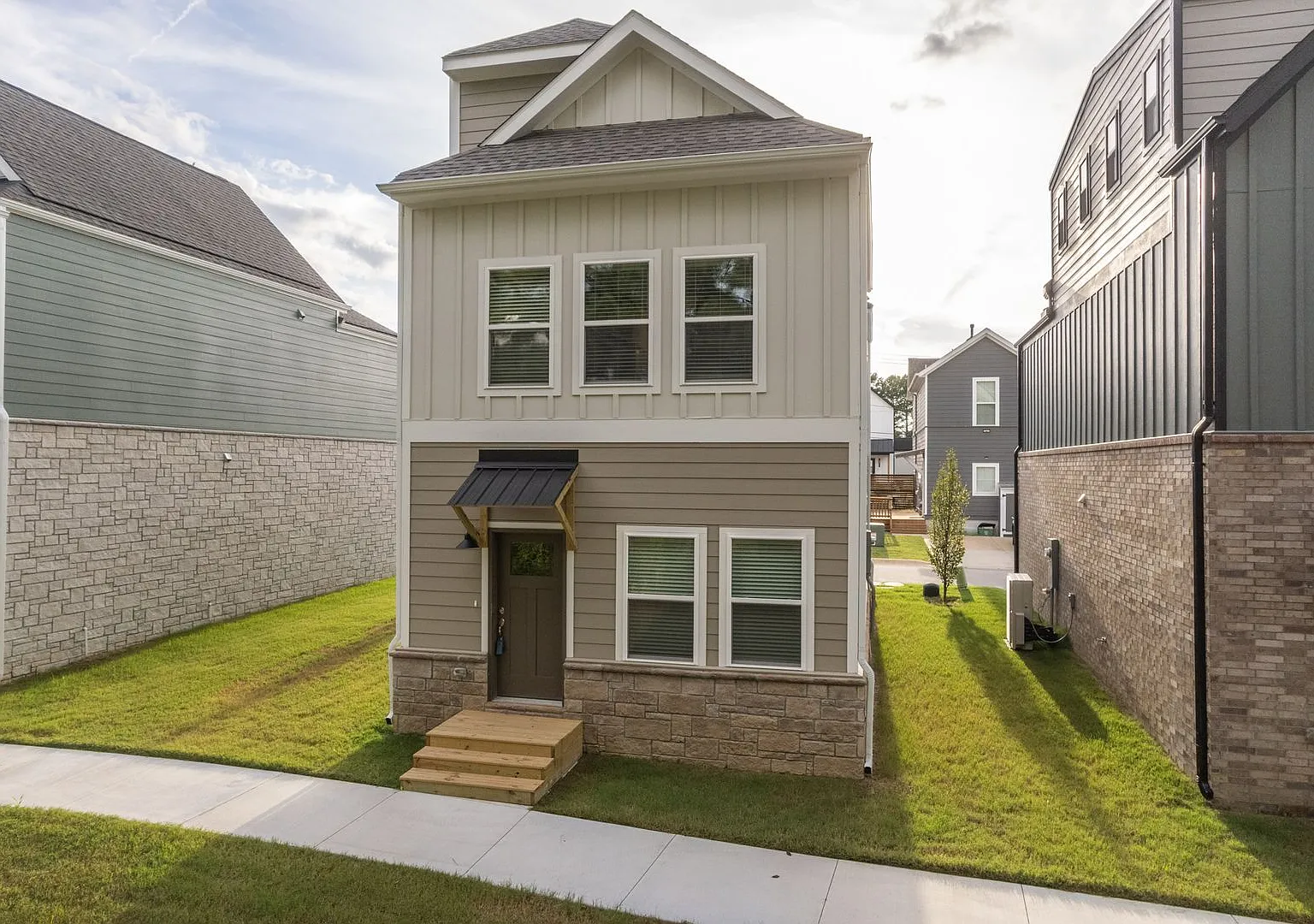 2 BR Townhomes — Photo 2