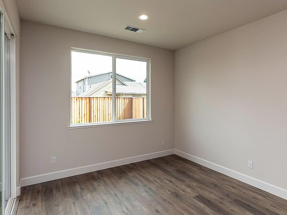 4th image of 761 Segovia Dr