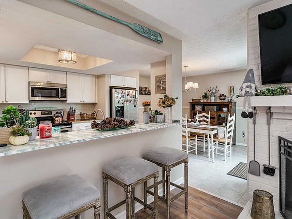 5th image of 851 Fortunegate Dr
