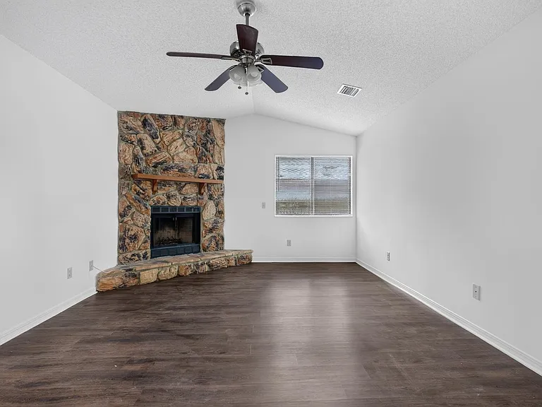 1445 Classic Oak Rd W — Photo 8