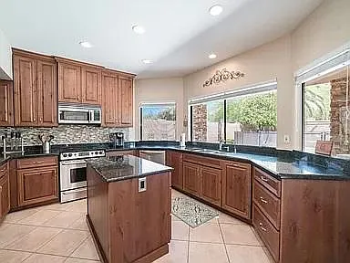 4 bed, 2605 sqft, $5,500 — Photo 3