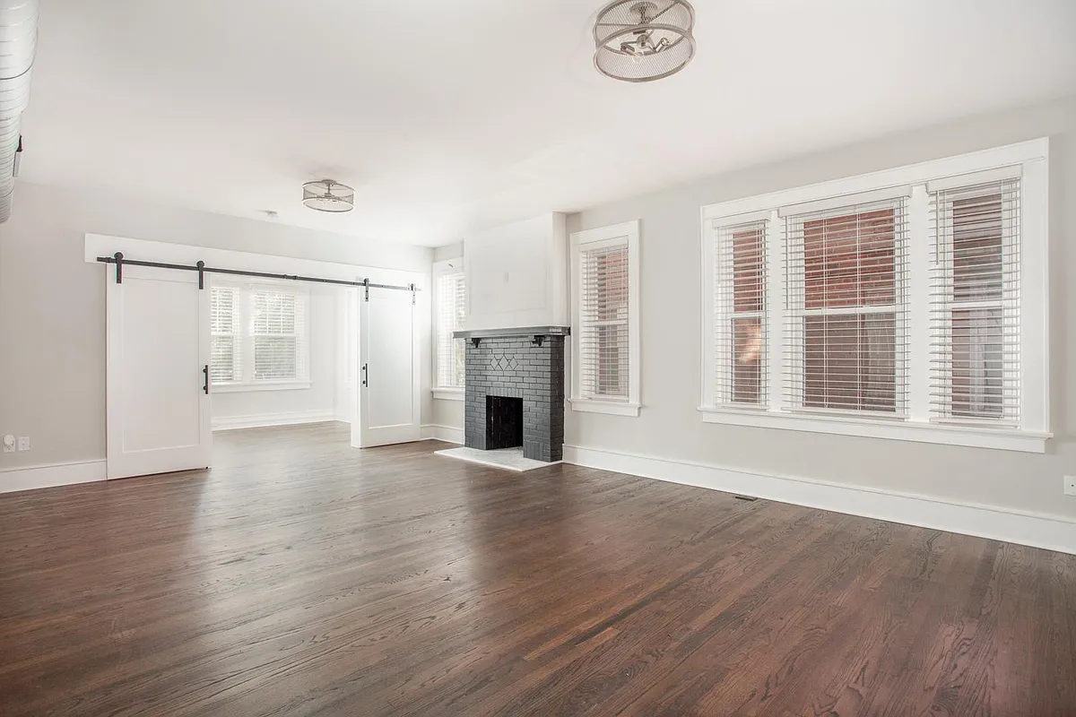 Building Photo - 6337 Southwood Ave #2
