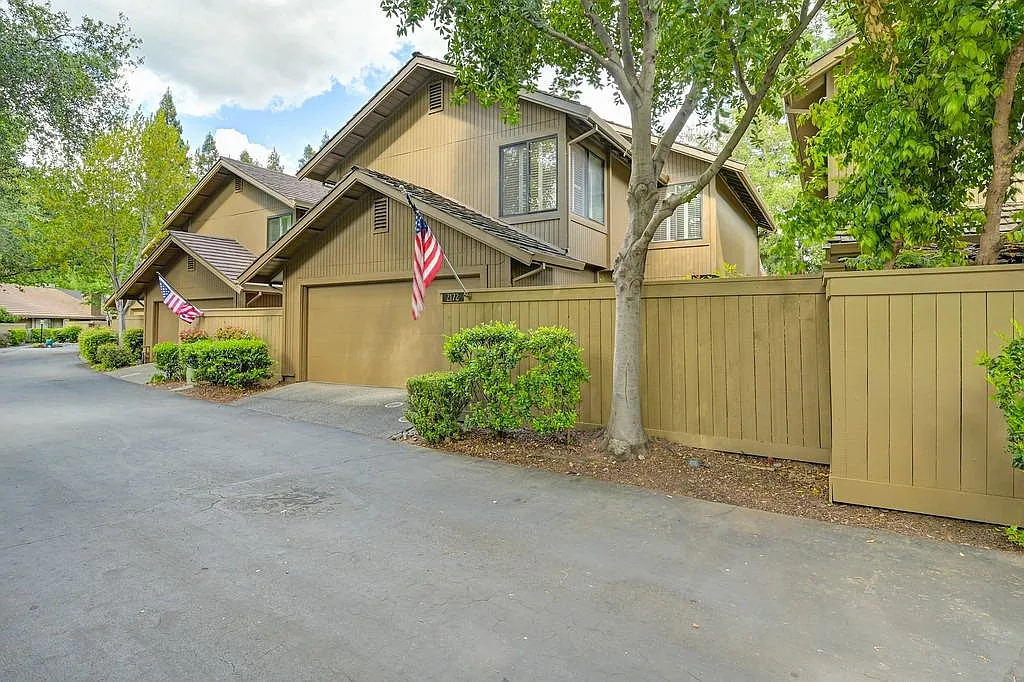 2172 Promontory Point Ln photo 1