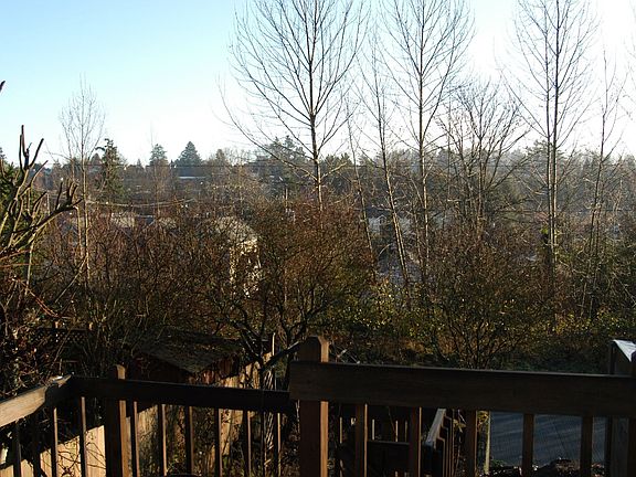 E deck off kitchen