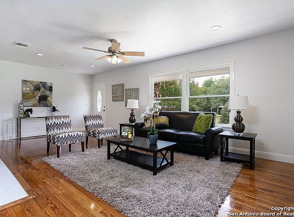 4th image of 257 Wellesley Blvd
