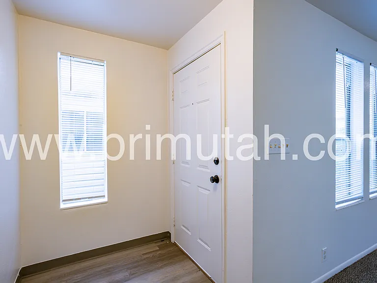 4456 S Albright Dr — Photo 3