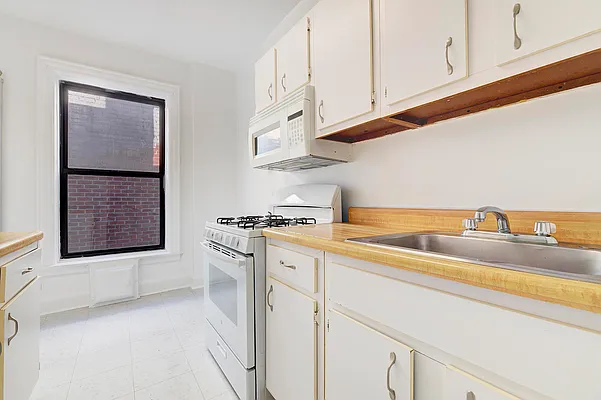 Rented by REAL New York | media 3