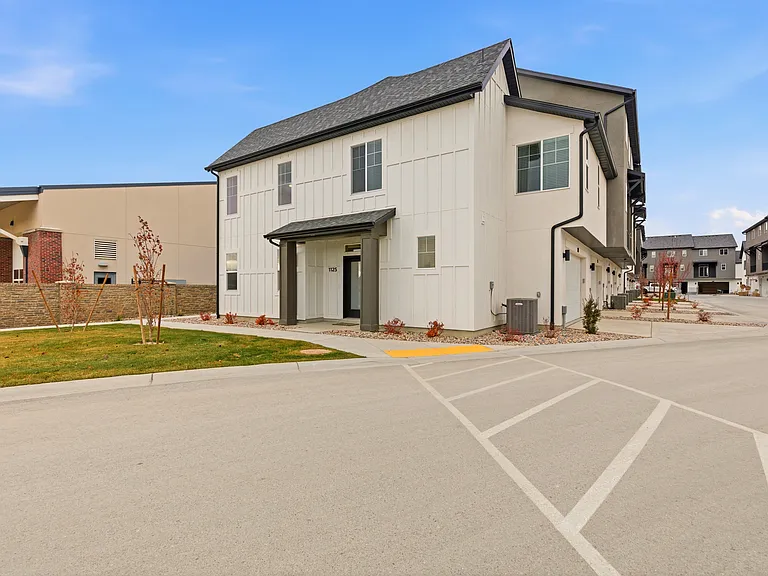 1125 N Clifton Dr — Photo 5