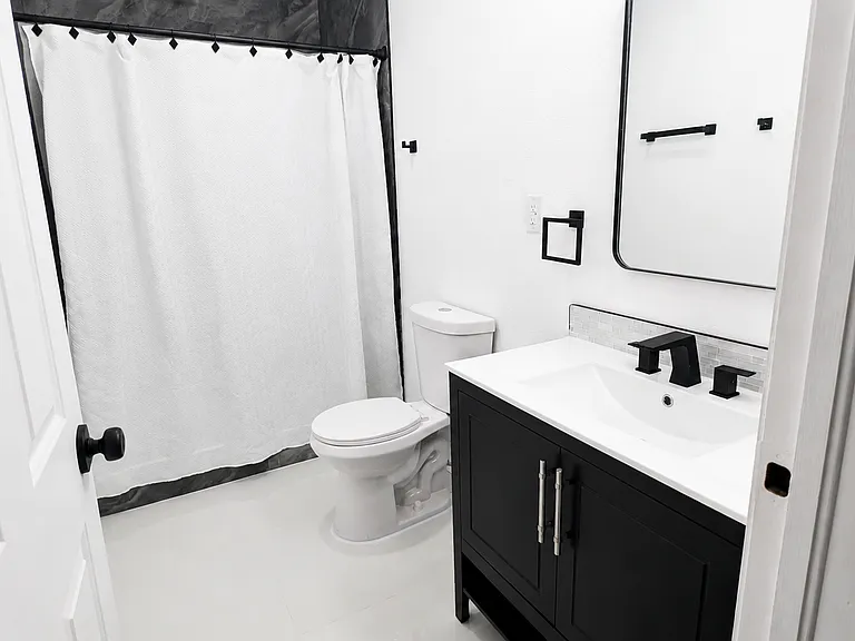 870 Francis St #1 — Photo 9