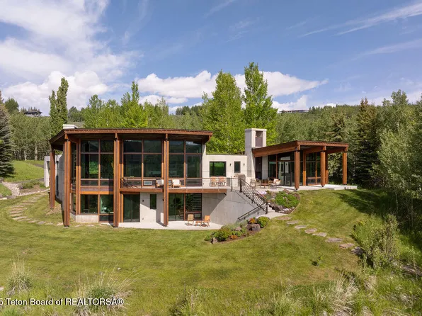 1955 W Bohnetts Rd, Jackson, WY 83001