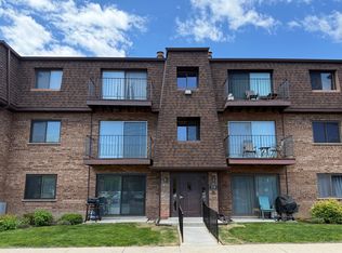 718 Cobblestone Cir Unit C, Glenview, IL 60025