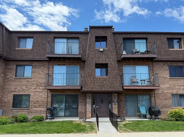 718 Cobblestone Cir Unit C, Glenview, IL 60025