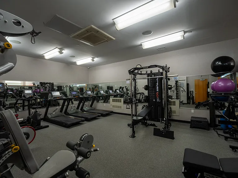 549 Borden Ave #8J — Photo 10