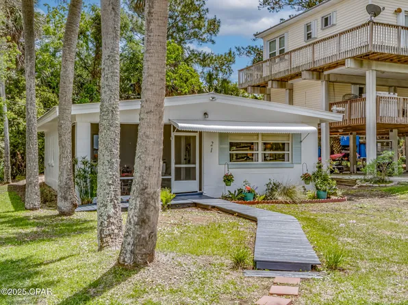 21 W Point Dr, Crawfordville, FL 32327