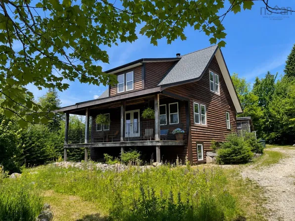 63 Old Post Rd, East Chester, NS B0J 1J0