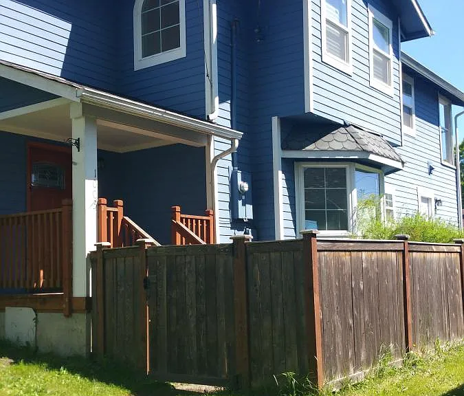 1003 Legion Way SE — Photo 2