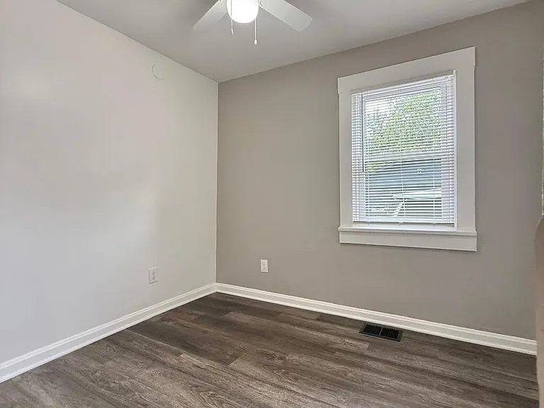 1872 W 44th St #2 — Photo 11