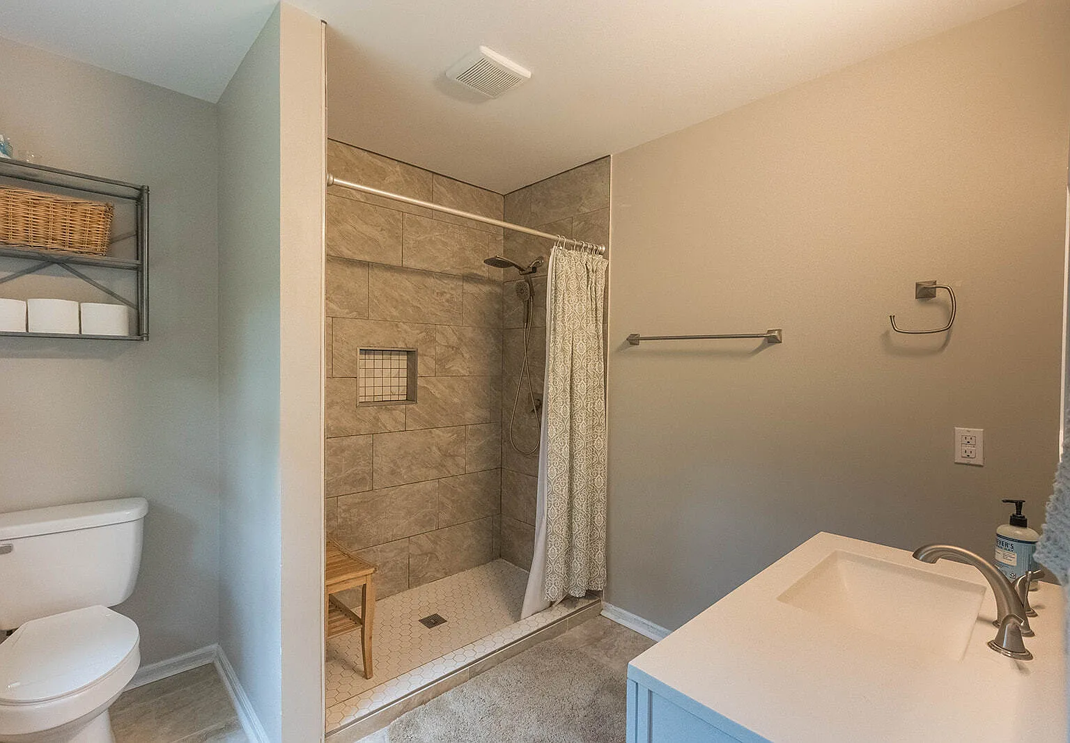 210 Elliott Court - 1 — Photo 3