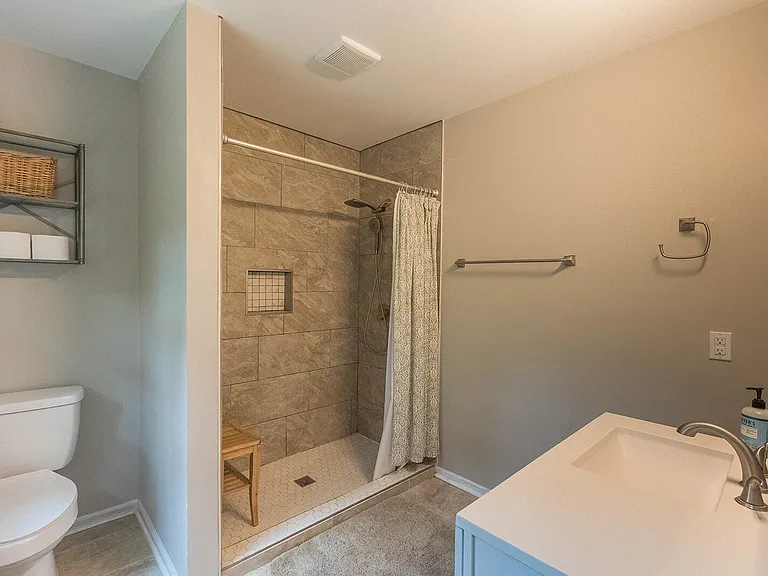 210 Elliott Ct — Photo 34