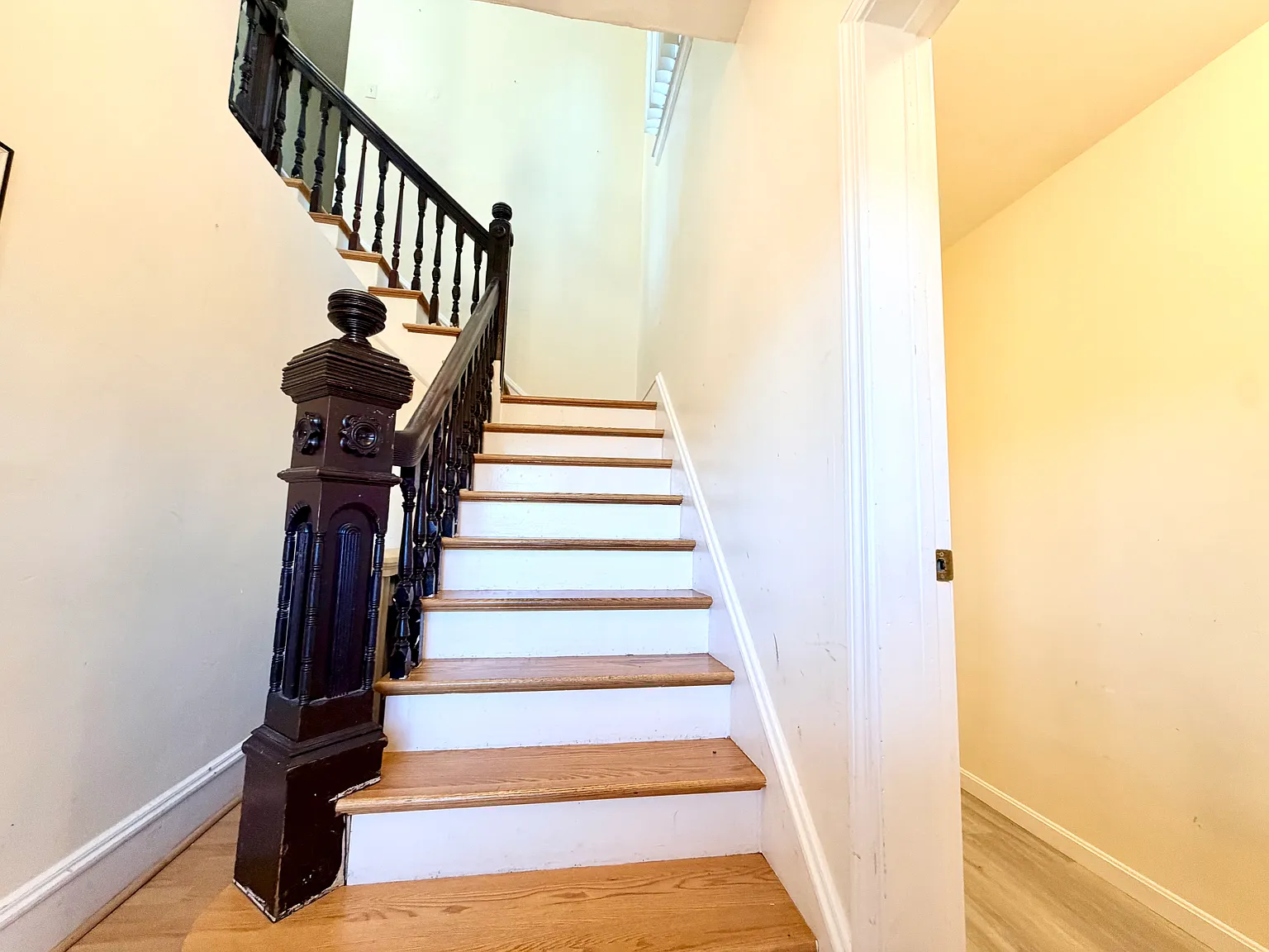 4 bed, 2000 sqft, $3,350 — Photo 2