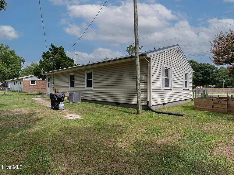 670 Queens Creek Rd — Photo 32