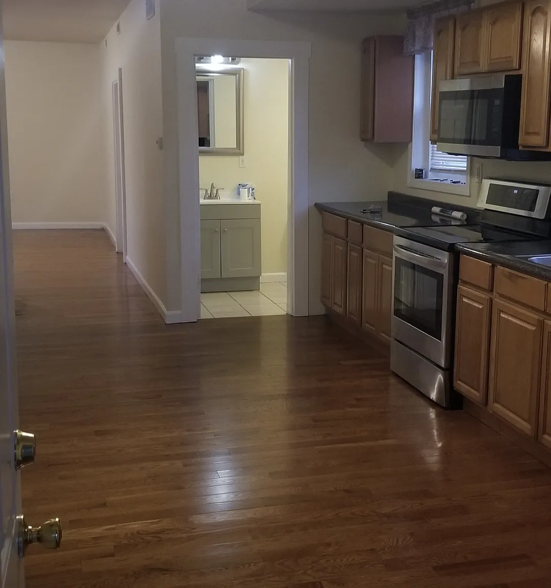 3 bed, 1100 sqft, $2,000 — Photo 2